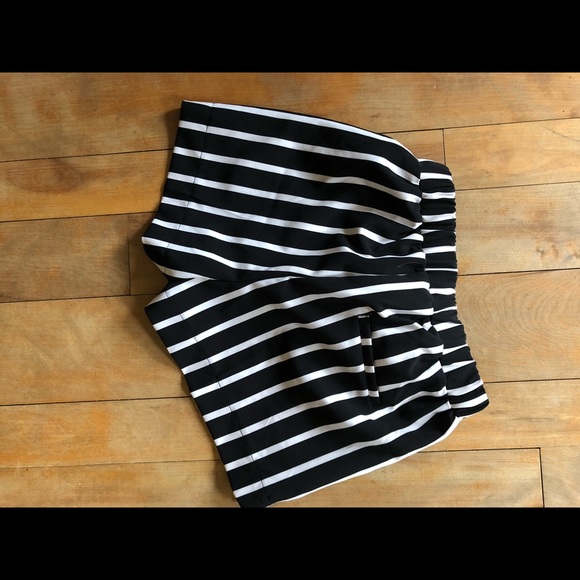 Black and white stripe tie shorts - Picture 3 of 3